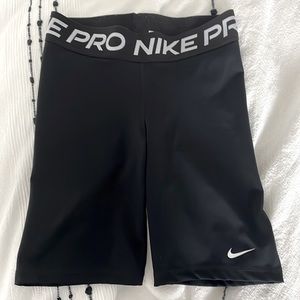 Nike Pro Womens 365 5” shorts